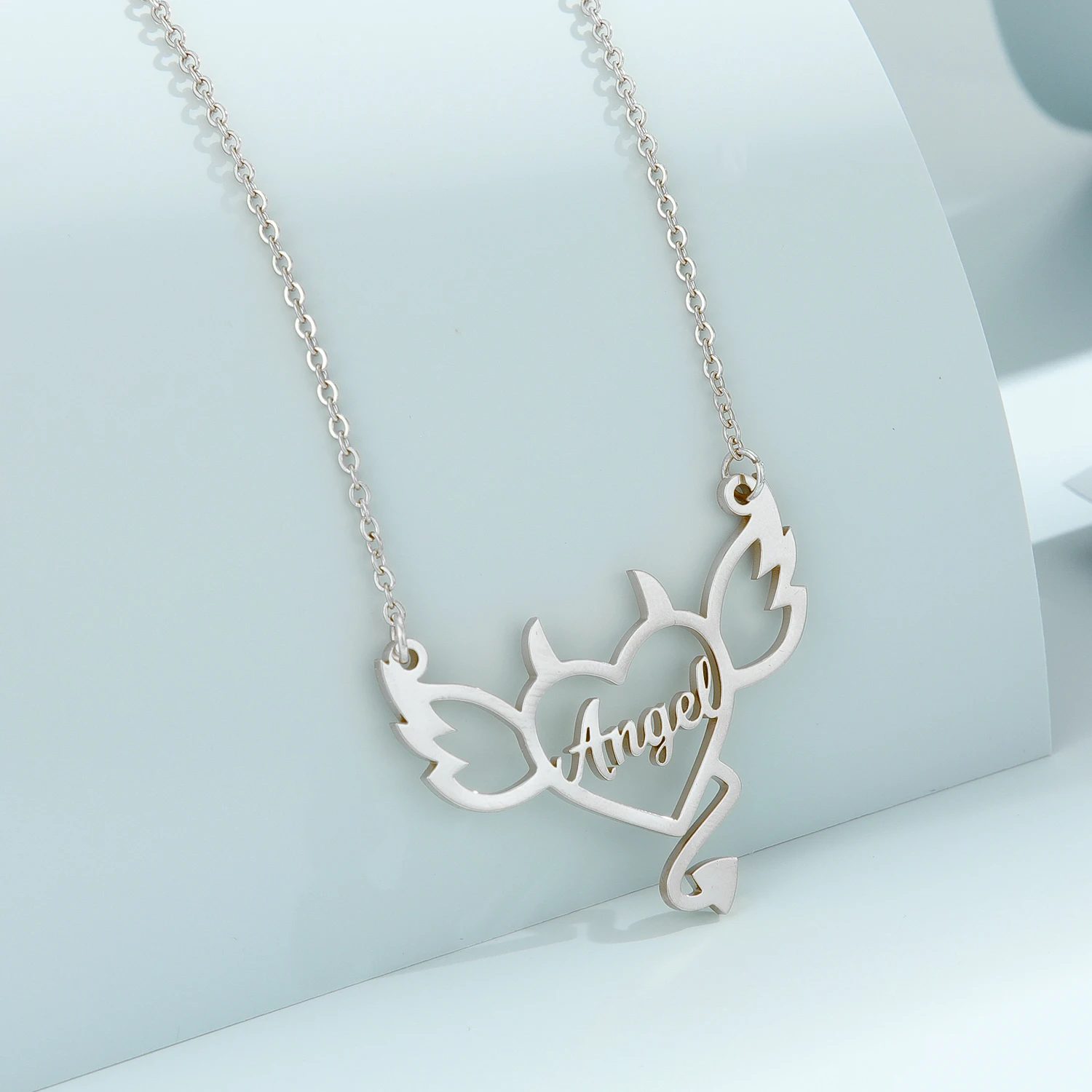 QIMING персонализированное сердце злой угол крылья кулон имя ожерелье для женщин
