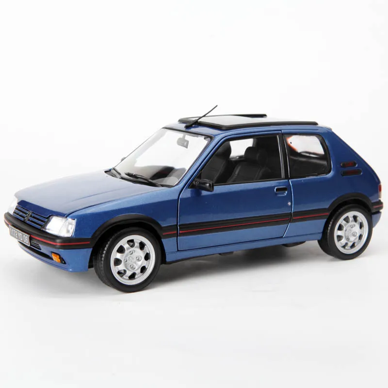 

Модель автомобиля из сплава 1/18 GTi 205 1,9 масштаб 1992