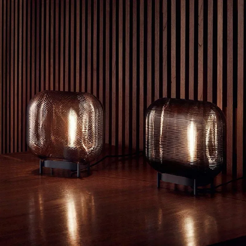 Настольная лампа в скандинавском и фінском стиле современная прикроватная для