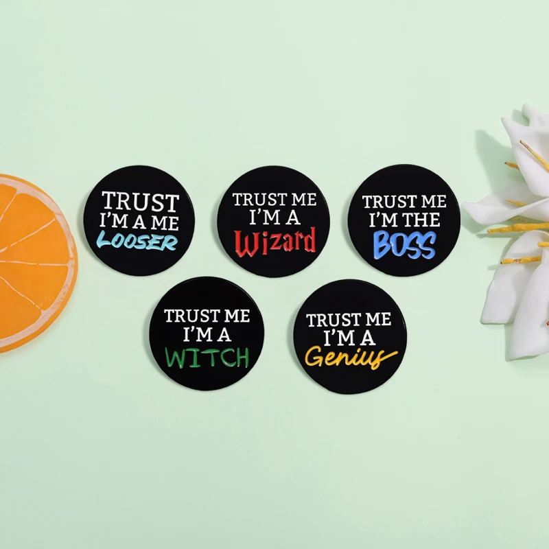 Эмалированная брошь в стиле панк