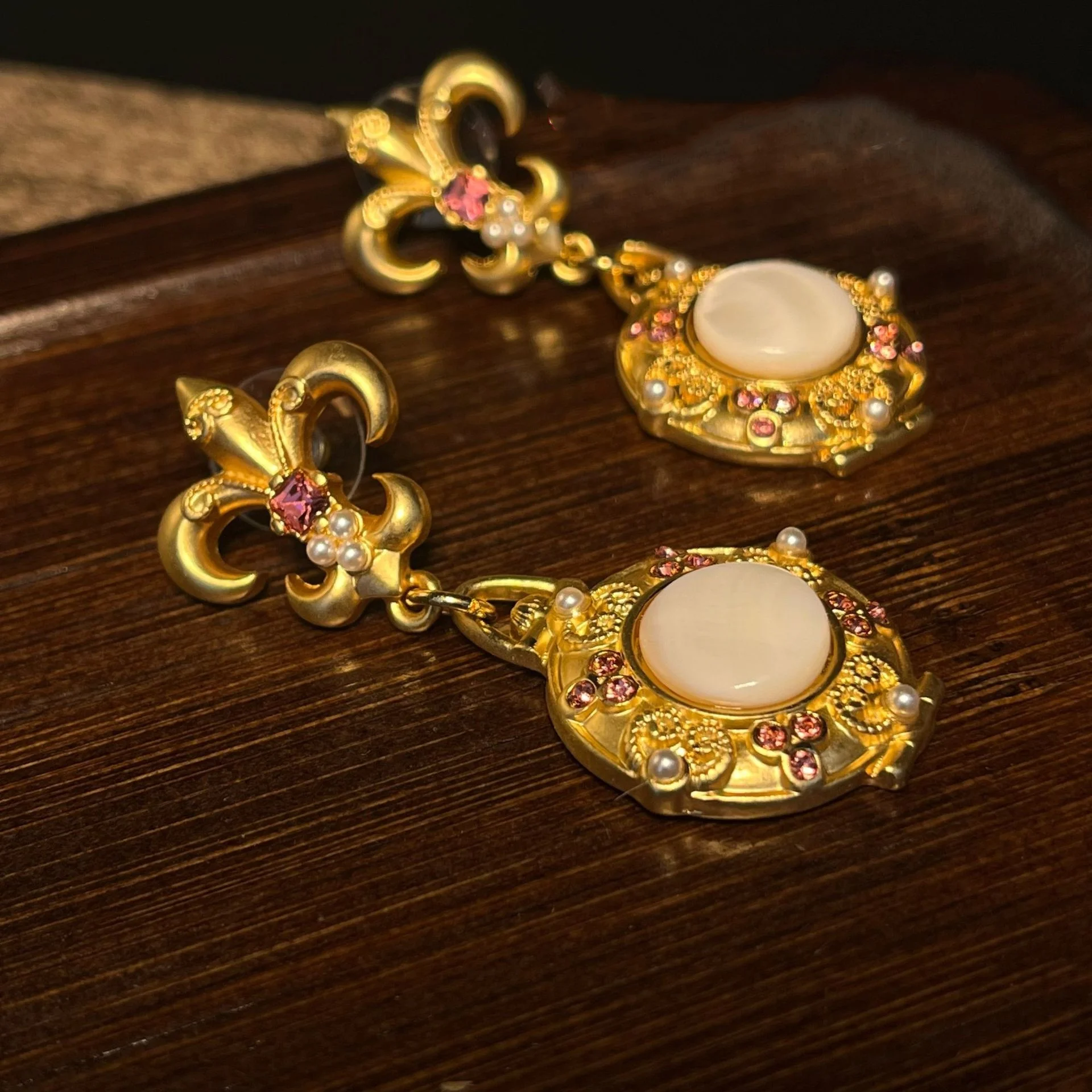 Набор позолоченных серег в винтажном стиле с круглыми высококачественными