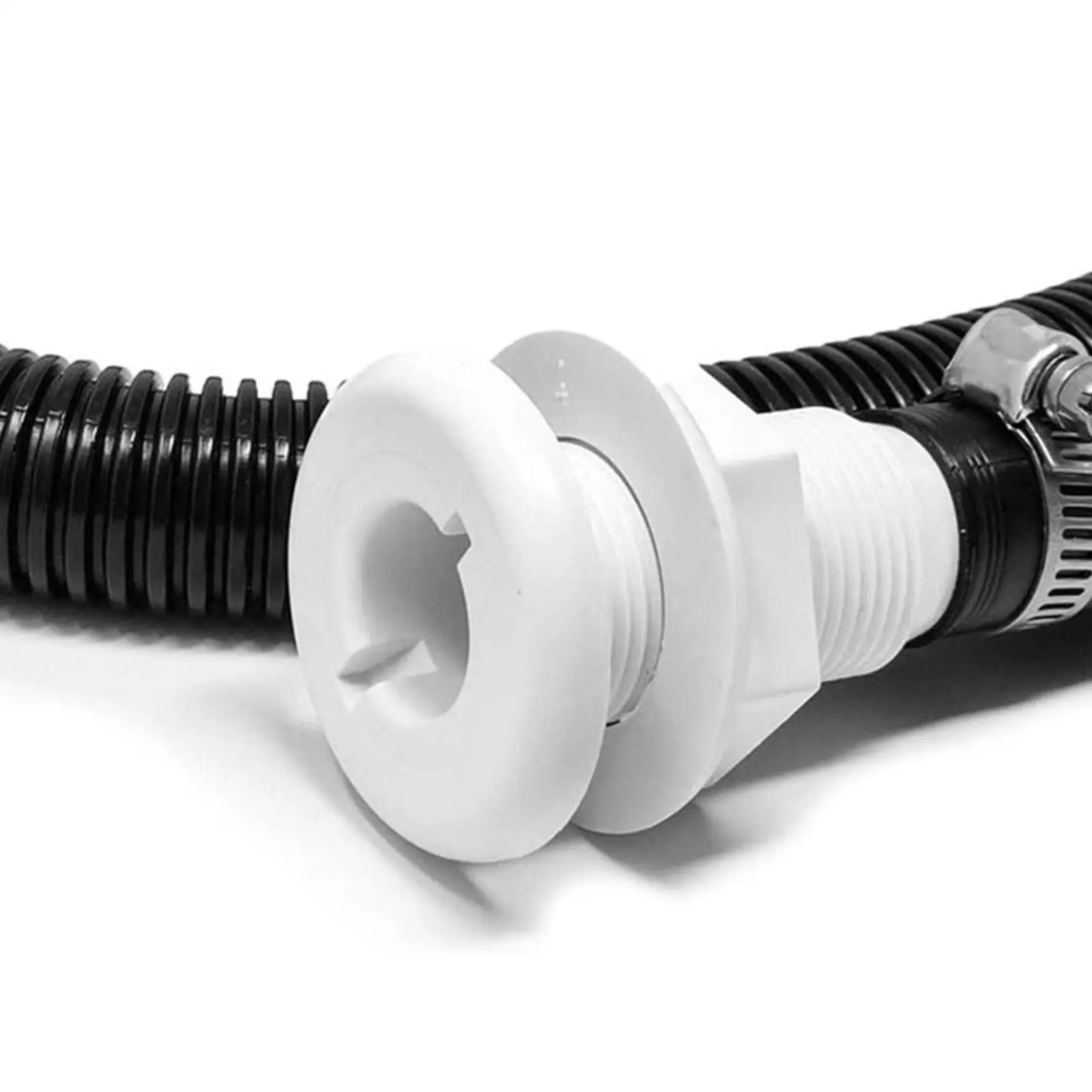 Установка морского трюмного насоса с 2 хомутами для шланга и сквозным фитингом.