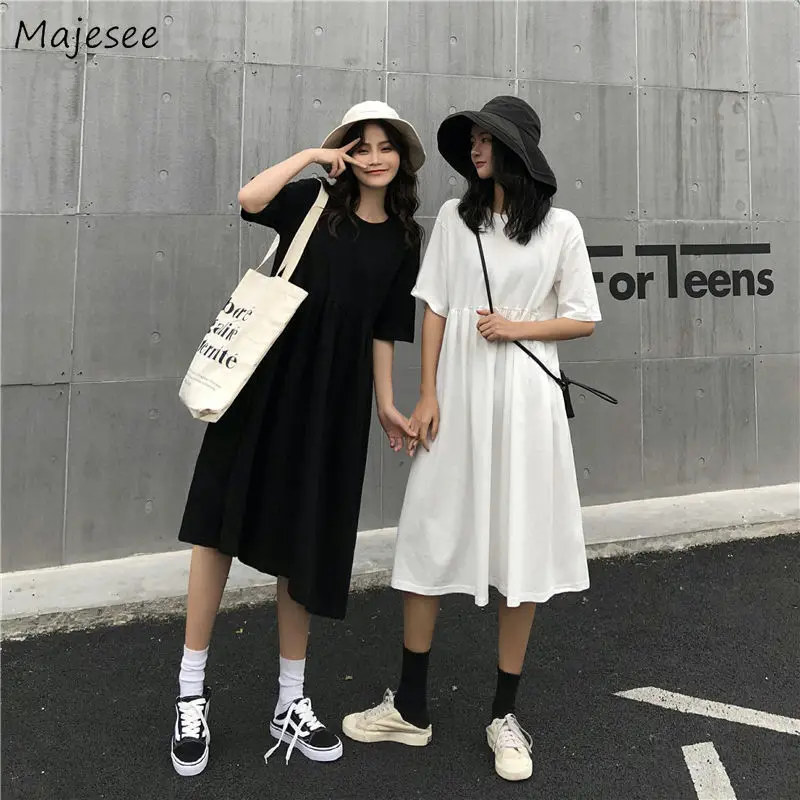 

Женское однотонное платье до середины икры с коротким рукавом и круглым вырезом