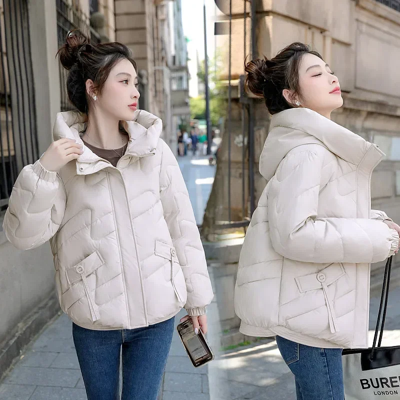 Женская куртка-пуховик на хлопковом наполнителе короткая парка с капюшоном в