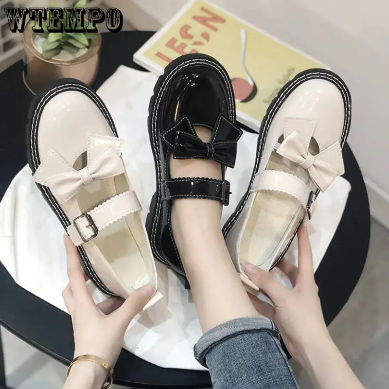 

Туфли женские глянцевые с круглым носком, мягкая кожа, милая Лолита, модные лоферы в стиле преппи, с ремешком и пряжкой, черные, в Корейском стиле Мэри Джейн