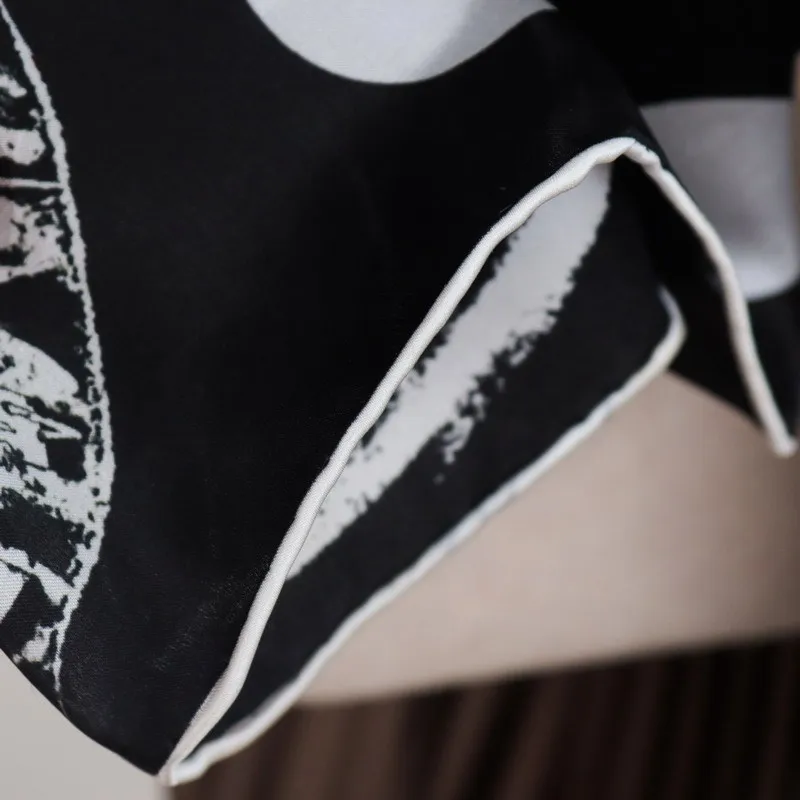 Женский шелковый шарф с принтом камелия