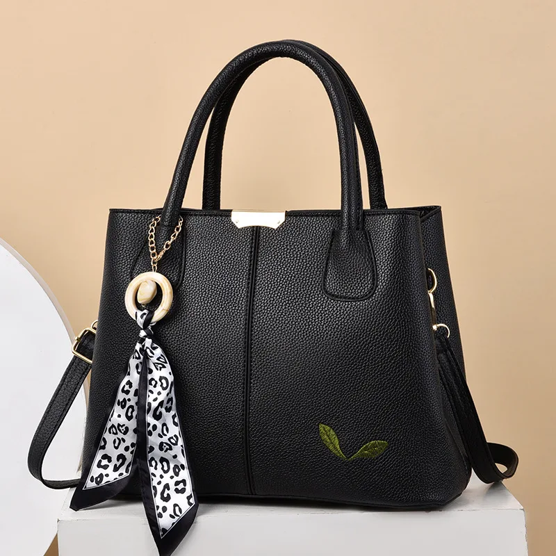 

Hot Selling Bag Women 2022 New Luxury Temperament Simple Large Capacity Silk Scarf Handbag Women High Quality Crossbody Bag