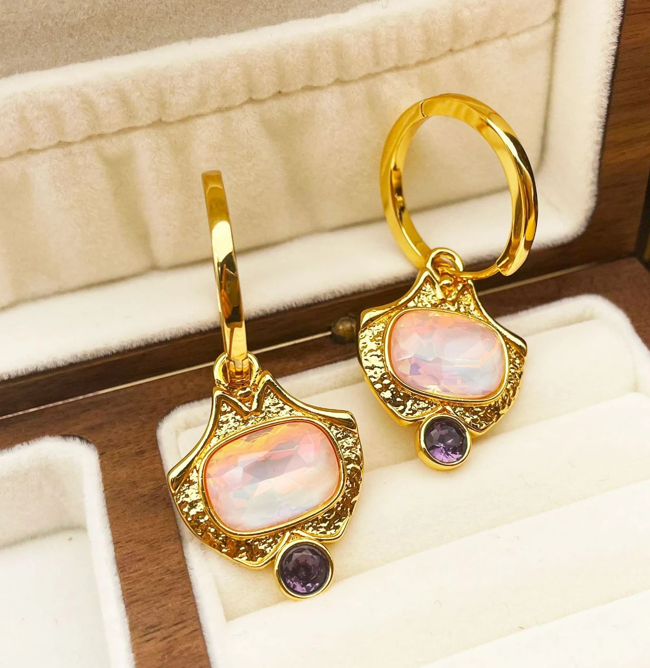 

New Fashion Inlaid Pink Crystal 18K Gold Premium Feeling Earrings Jewelry