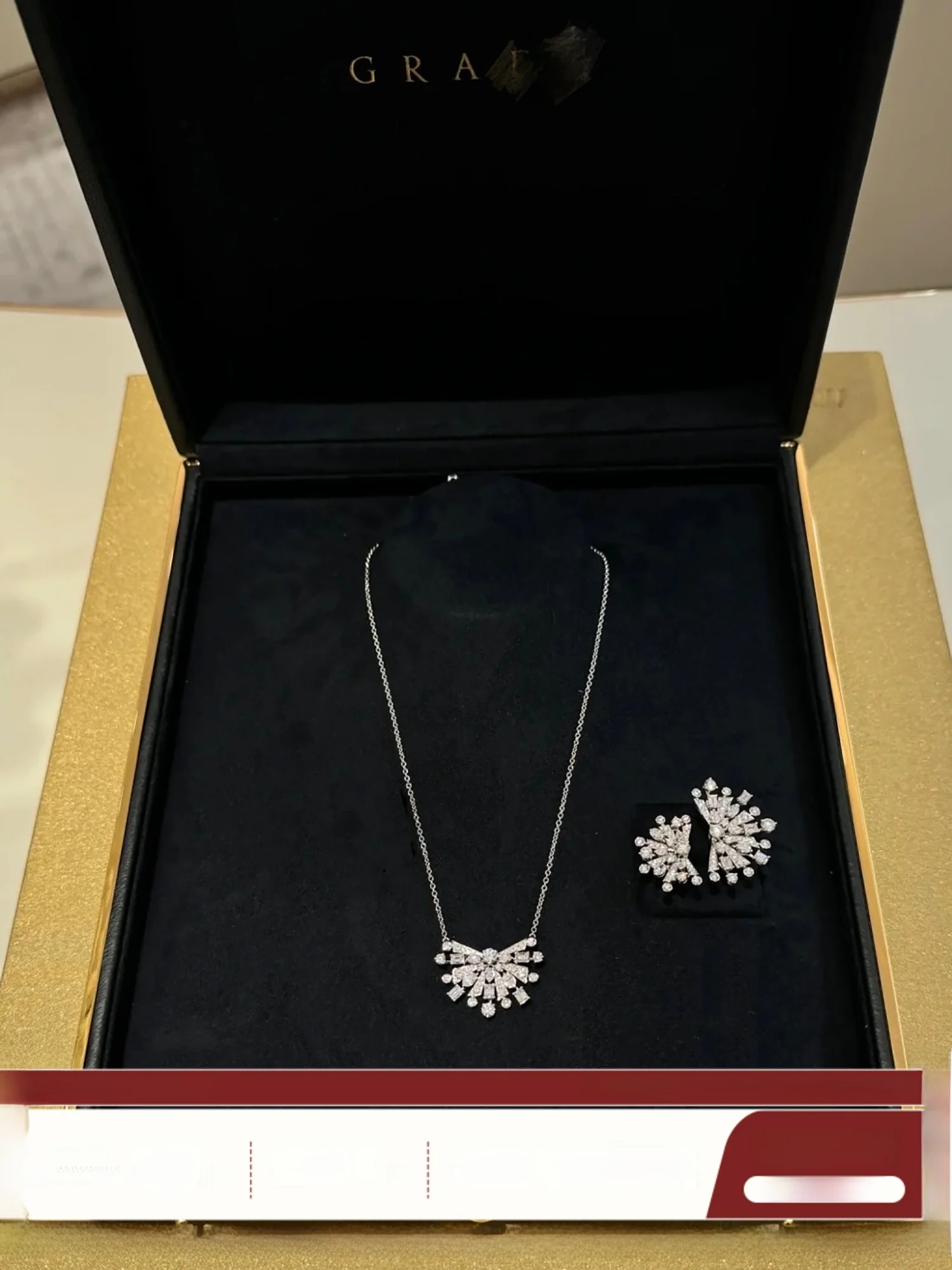 Виола [Романтический фейерверк] Graf * Ожерелье с высокой линией бисера на шее