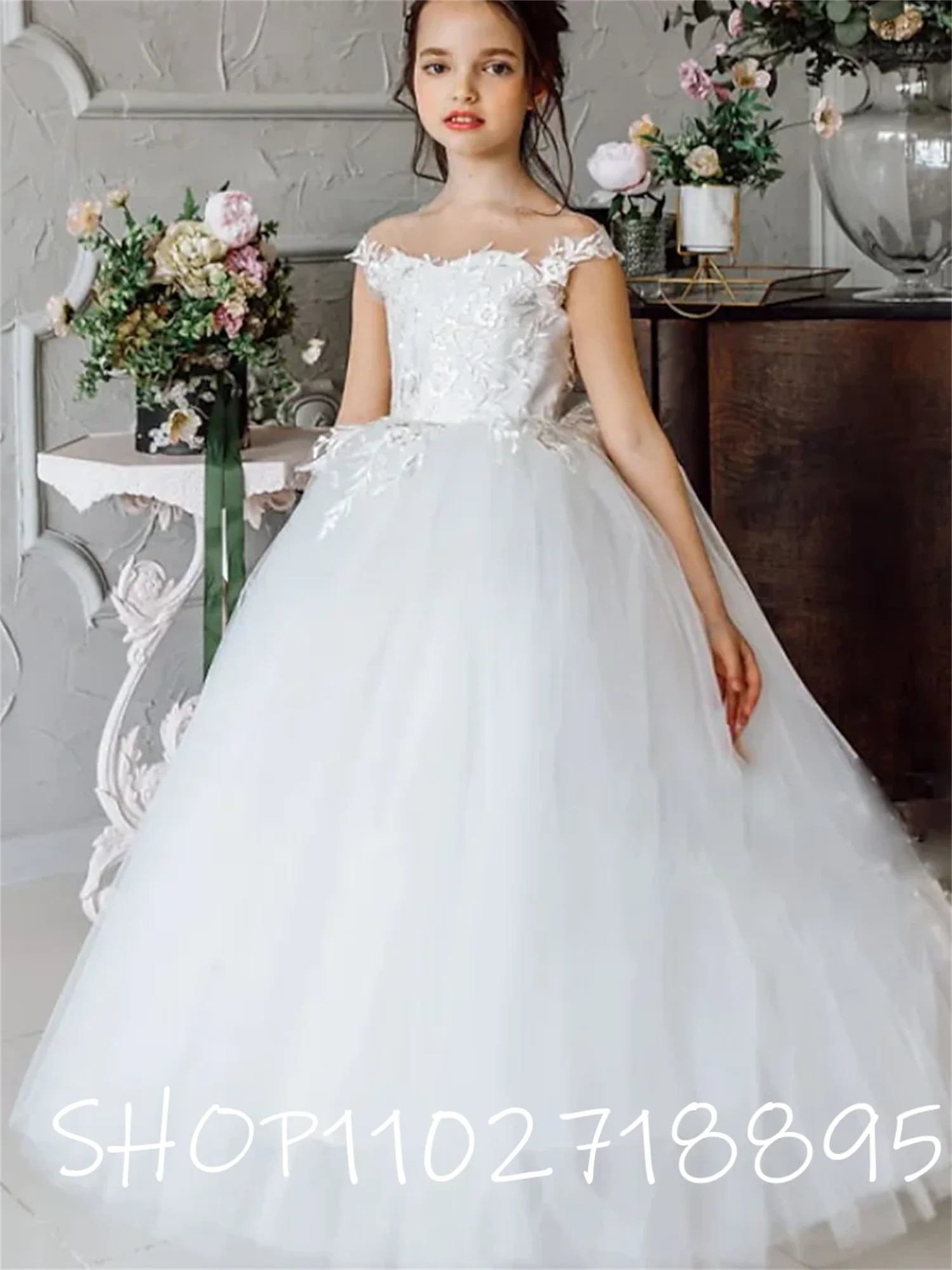 

2023 White A-Line Flower Girl Dresses For Wedding Party Off The Shoulder Appliques Kids Ball Gown Tulle First Communion Dress