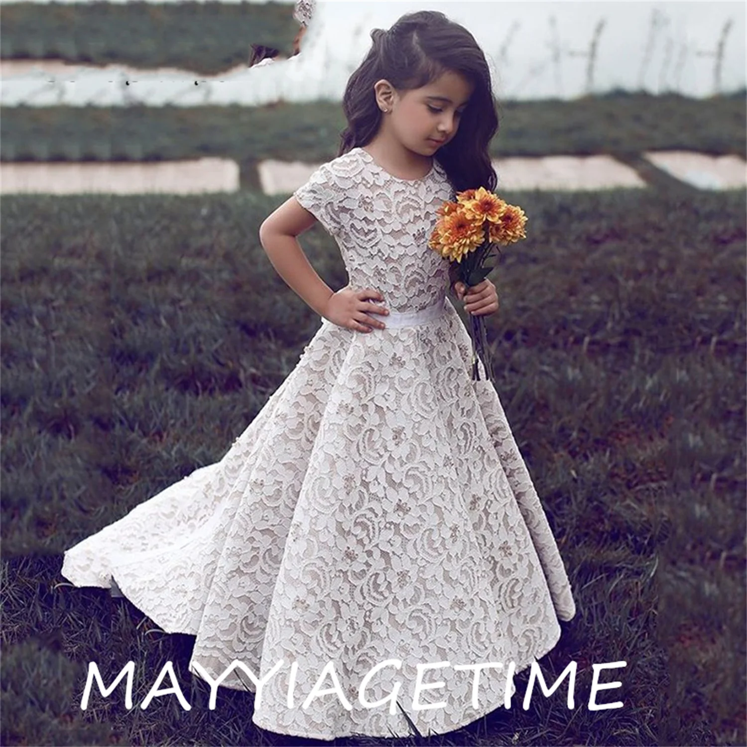 

Цветочное кружевное платье трапециевидной формы для девочек, белое платье с коротким рукавом и глубоким круглым декольте со шлейфом, платья на день рождения для девушек