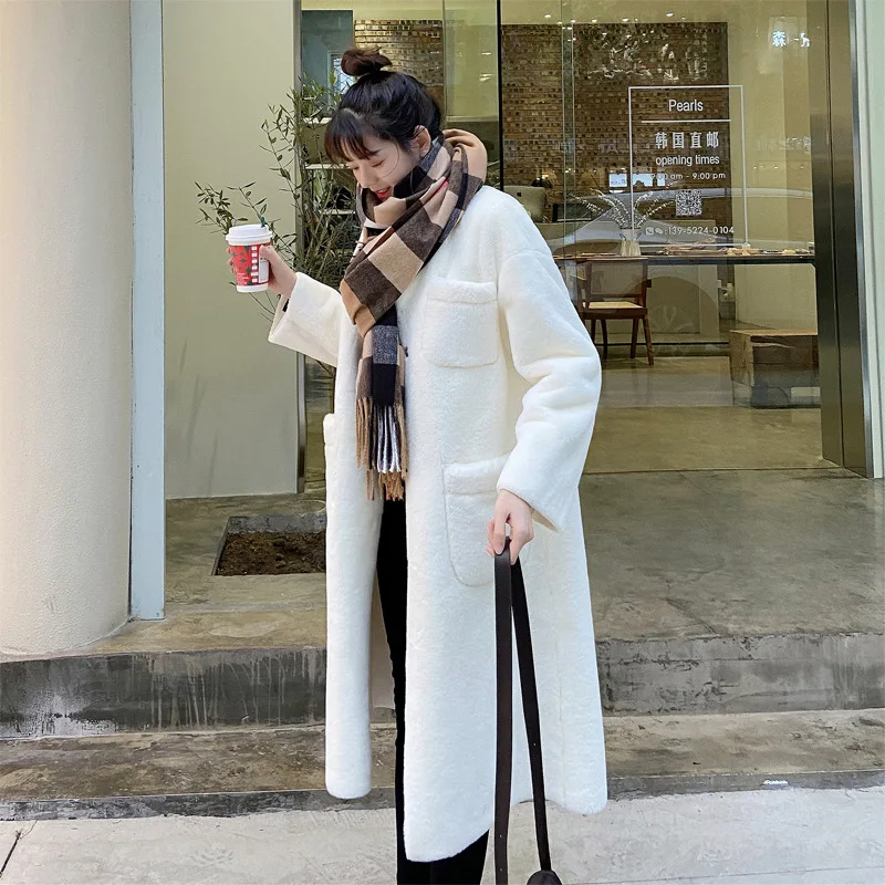 Fashionable fur coat, medium length, thickened coat