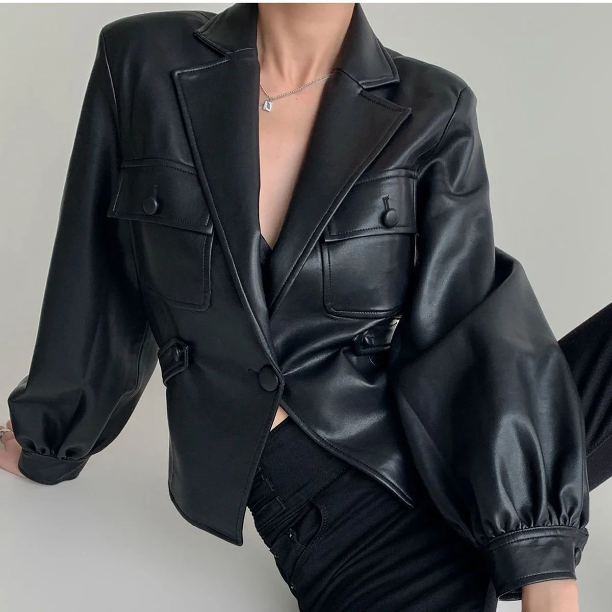 1pcs Womens Short PU Leather Jackets Coat 2022 Autumn New Faux Fur Buttons Splicing Small Pocket Ladies Skinny Locomotive Coats