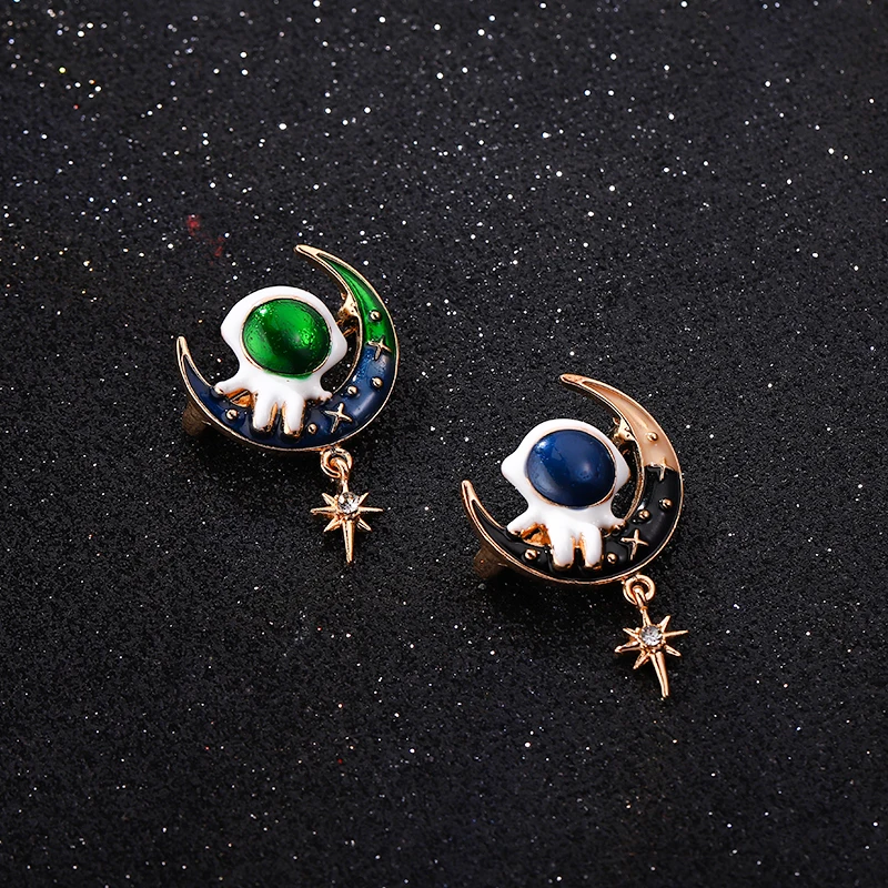 

Xingyue Astronaut Brooch Pin Collar Buckle Accessories Badge Design Star Zircon Inlaid Colorful Dripping Oil Anti-Glare Buckle