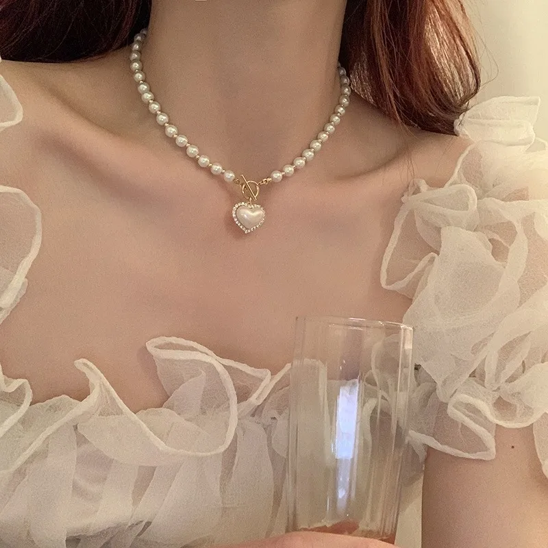 

Light luxury pearl love heart necklace, high-end niche design collarbone chain, sweet cool sweater chain, hot girl necklace