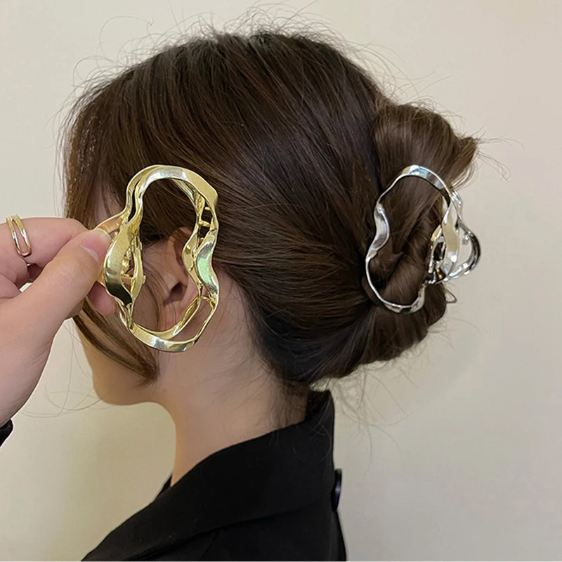 

Ruoshui Woman Irregular Geometry Metal Hair Claw Crab Barrettes Hairgrip Simple Sense of Luxury Hair Clips Girls Hairpins