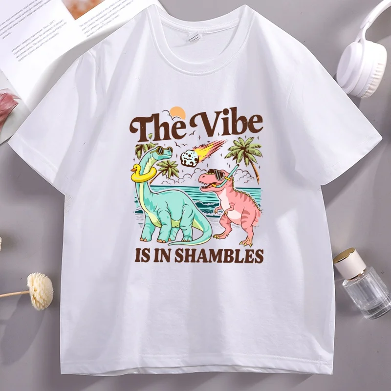 Фото Футболка The Vibe Is in Shambles с забавным принтом динозавра, милая футболка с изображением динозавра, повседневная футболка с круглым вырезом и принтом, одежда №3