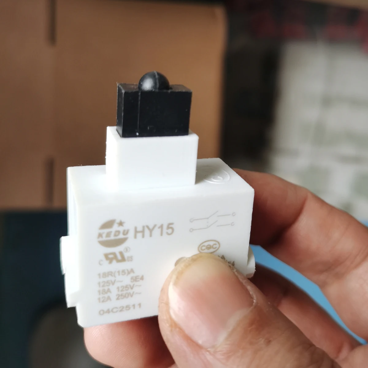 Кнопочный выключатель KEDU HY15 18R 15A 125V 12A 250V 5E4 для ручных электроинструментов, газонокосилок и садового инвентаря (art.: 3920cd0e7375c) - 3920cd0e7375c