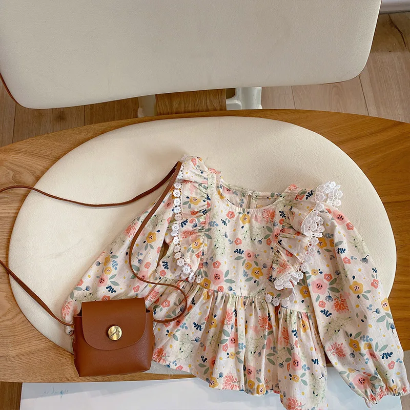 

Весенне-Осенние костюмы для девочек 2022, детская одежда для девочек, цветочный кружевной топ с прострочкой, джинсовые расклешенные брюки, ко...