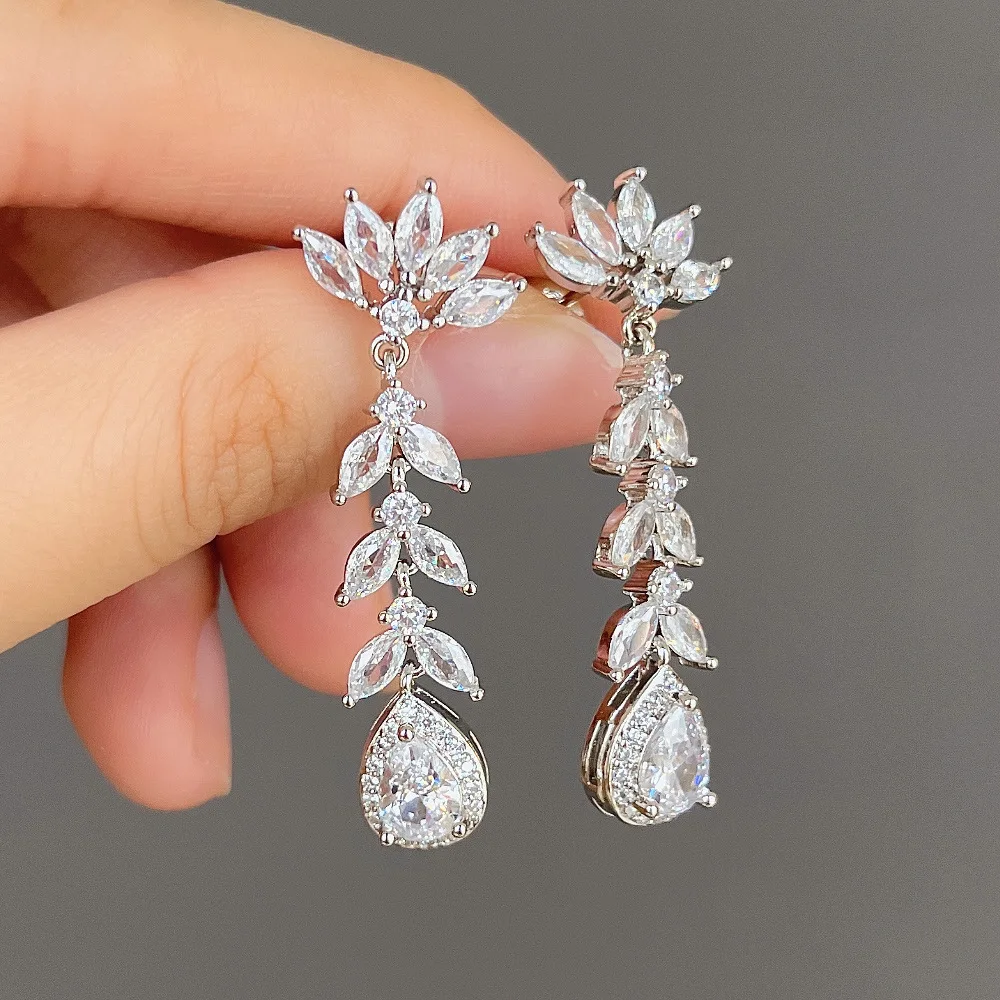 

Huitan Luxury Silver Color Cubic Zirconia Hanging Earrings for Women Wedding Temperament Crystal Dangle Fashion Jewelry