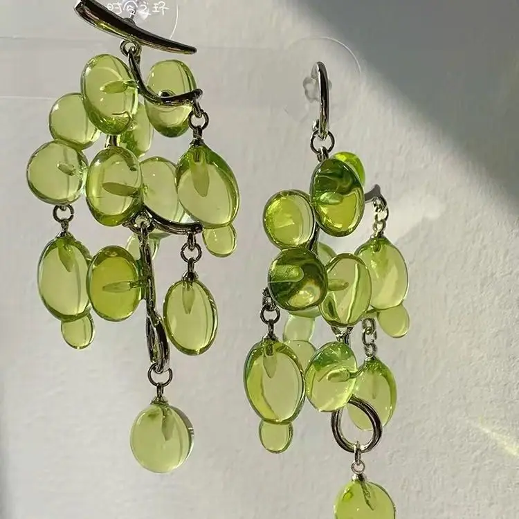 

2022 Unique Design Long Tassel Grape Transparent Resin Drop Earrings For Women Luxury Elegant Personality Eardrop Jewelry