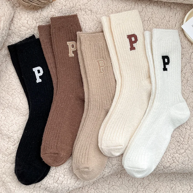

1 пара зимние теплые женские хлопковые свободные утепленные однотонные теплые носки средней длины с буквами P в стиле ретро корейские японс...