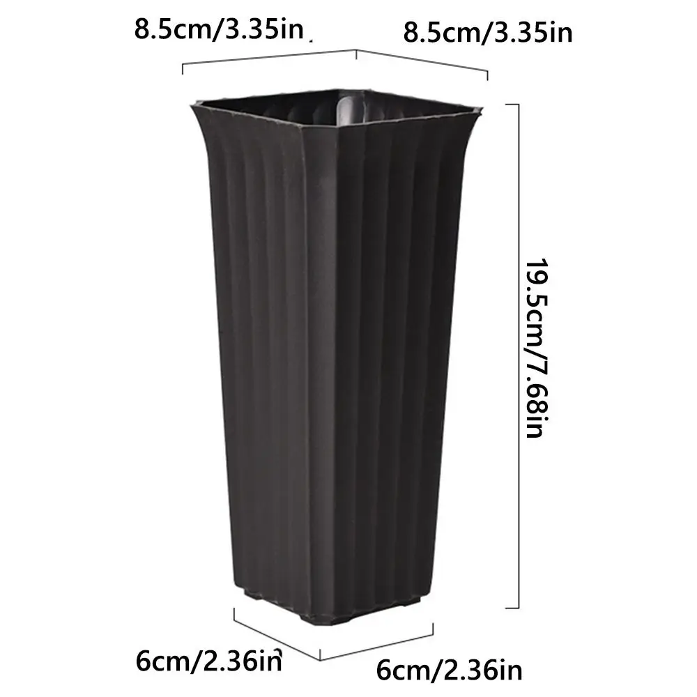 Черная белая пластиковая ваза