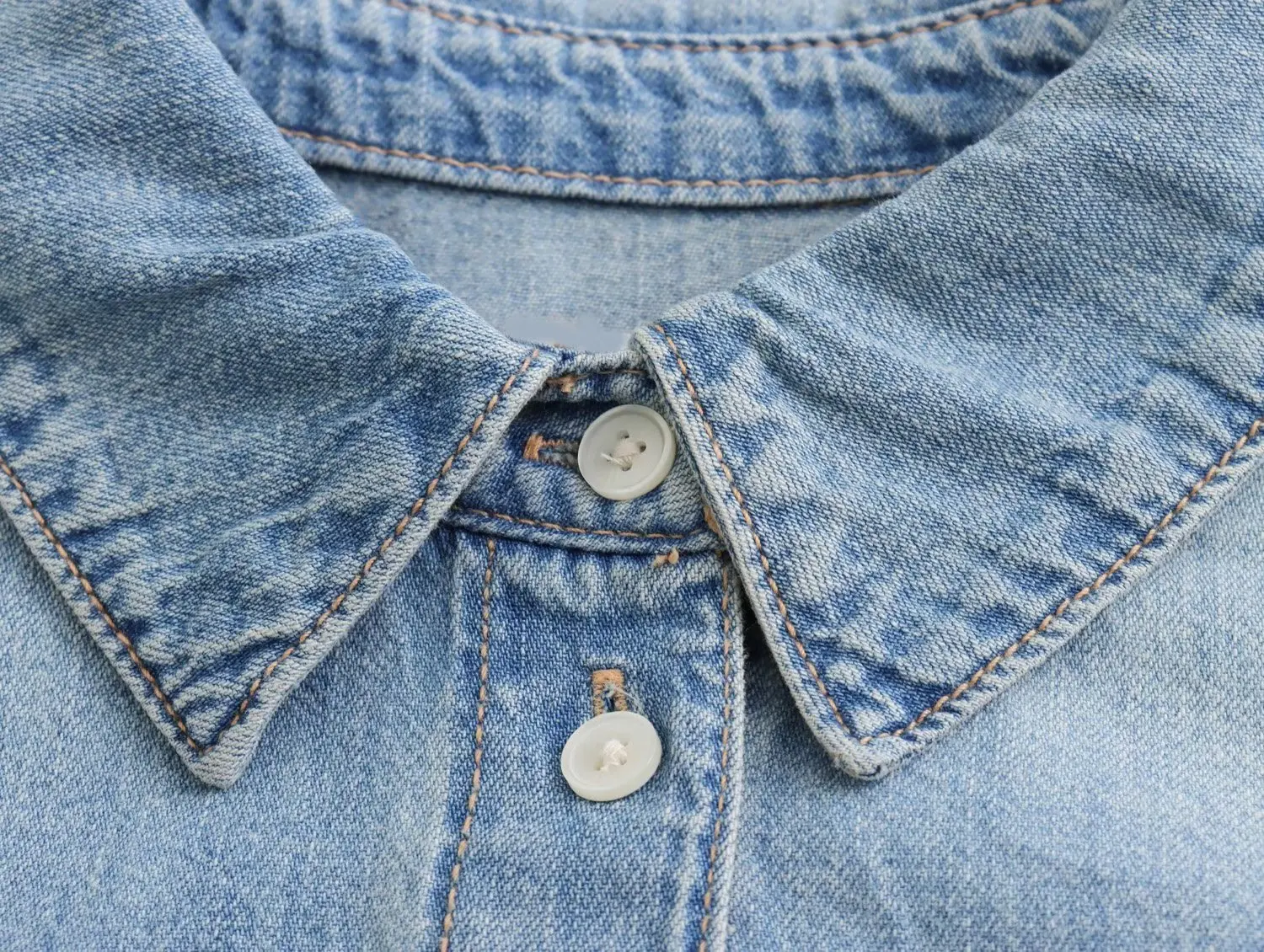 Куртка женская джинсовая однобортная короткая с карманами на осень