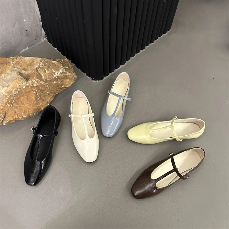 

Женские туфли-лоферы с круглым носком, на плоской подошве