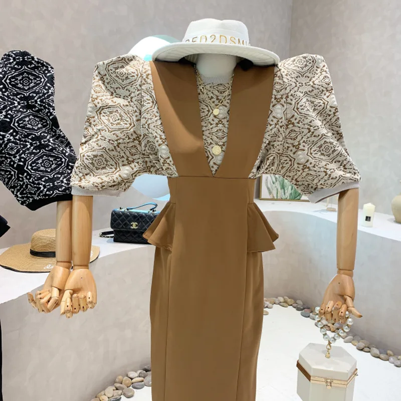 

Niche Design New Women's Clothing 2022 Spring Vintage Printed Short Sleeved Shirt Top + High Waist Strap Dress Two Piece Set