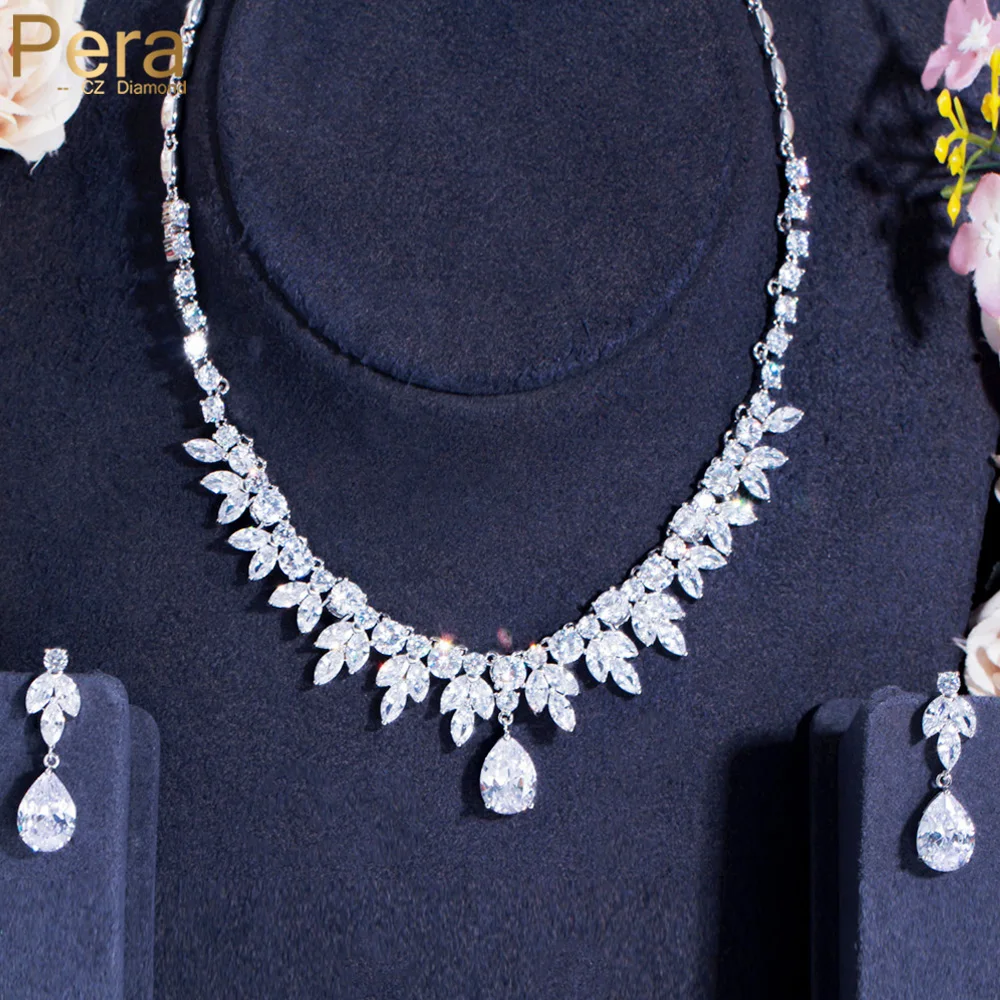 

Комплект из колье и серёг, с фианитом