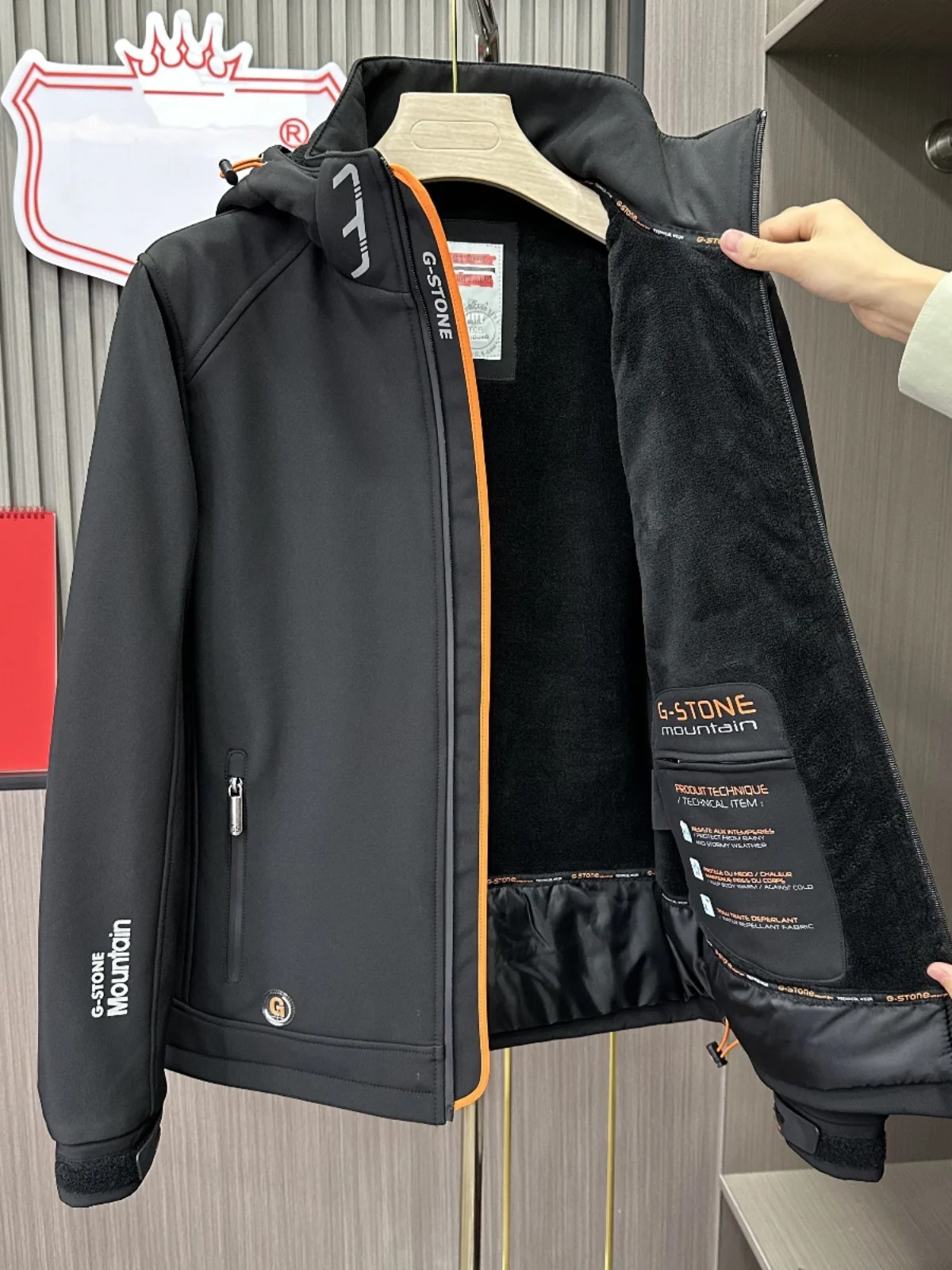 Тяжелая норвежская одежда для научных исследований со снежной горой