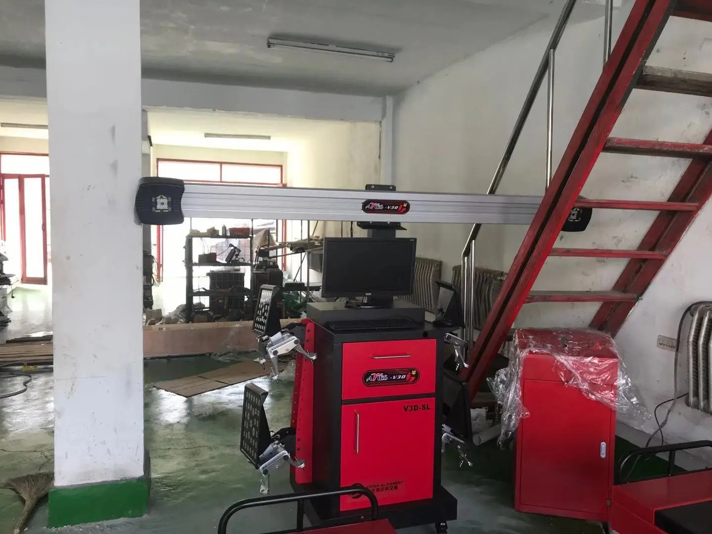 Рисунок 2 - Машина для балансировки колес балансировка