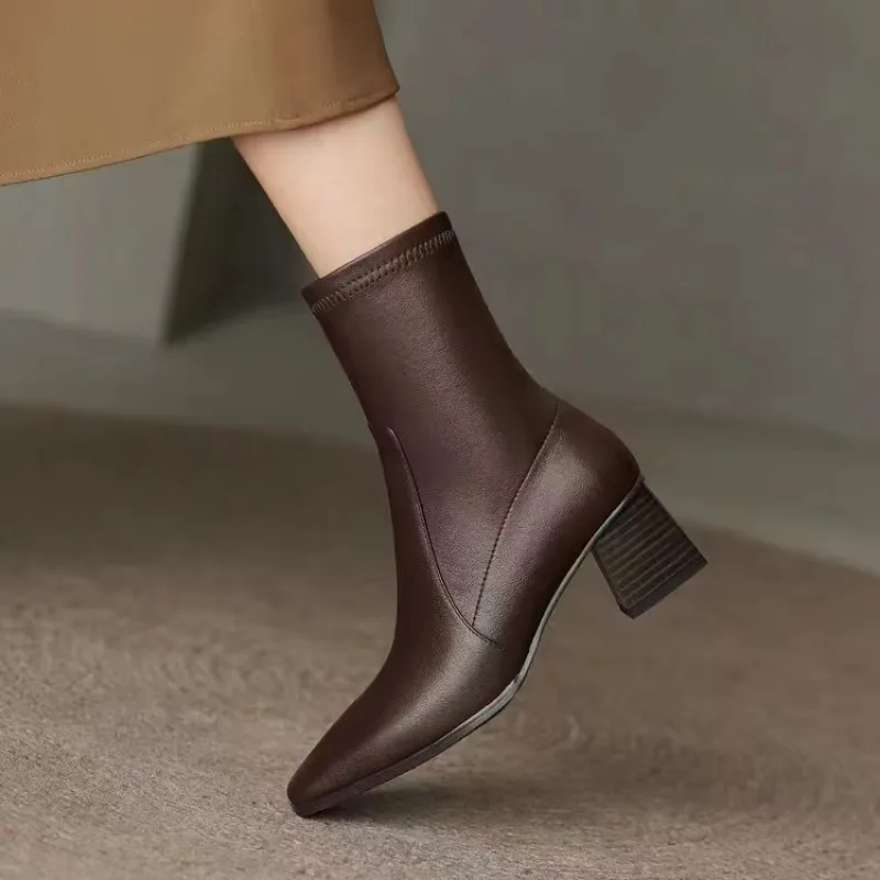 Женские ботинки челси на высоком каблуке с острым носком