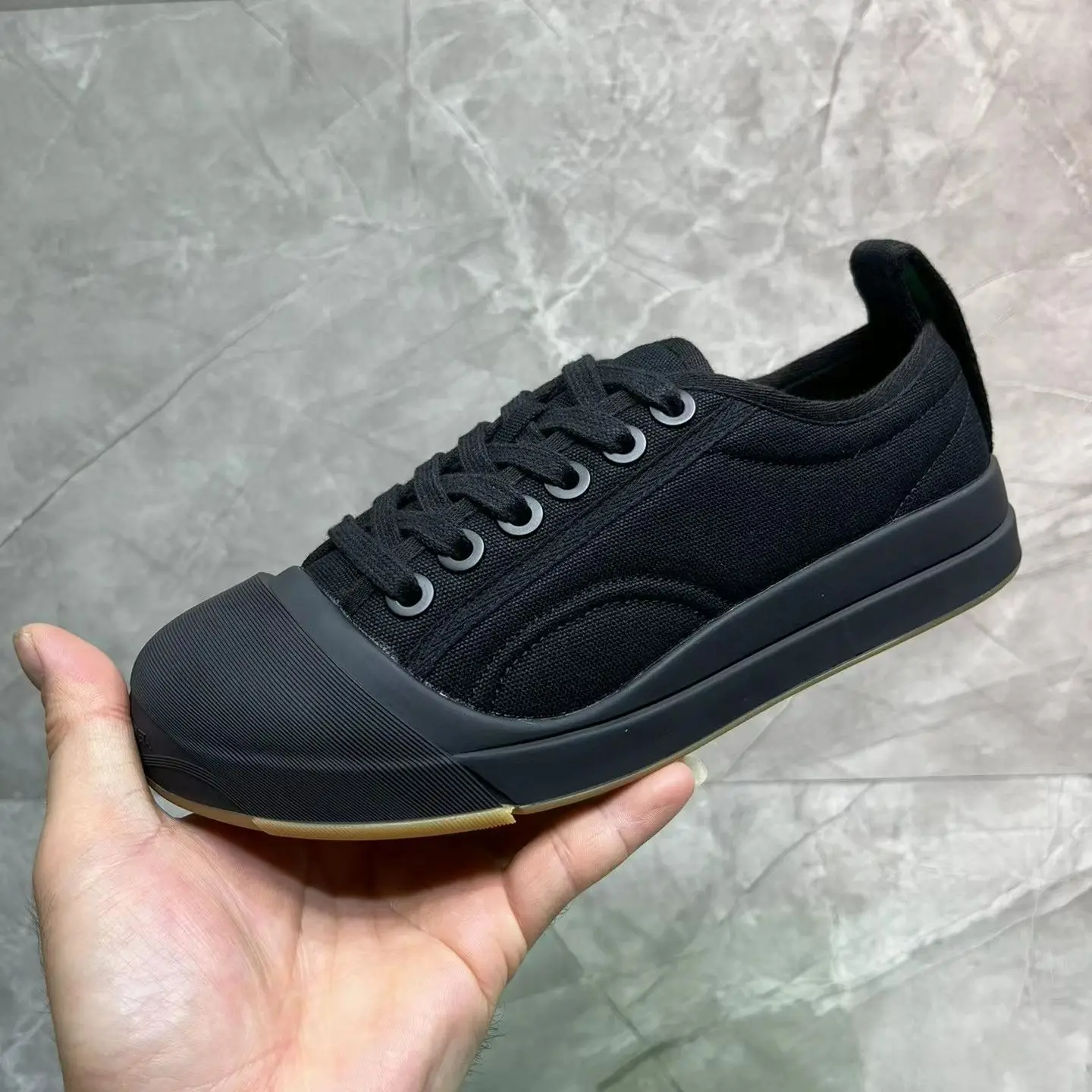 

Latest Fat Head Fish Couple Canvas Shoes Comfortable Outdoor Necessity Cowhide insole