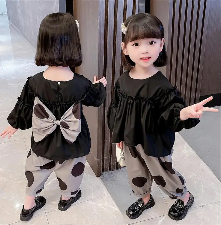 

Весенне-осенний костюм для маленьких девочек, японский и корейский стиль, топ с пышными рукавами и большим бантом + штаны в горошек, Свободные повседневные комплекты детской одежды