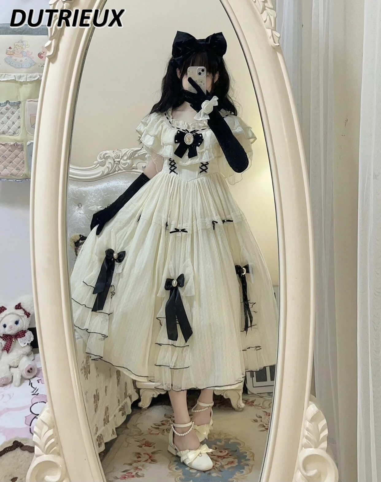 Милое элегантное великолепное платье универсального цвета с короткими рукавами