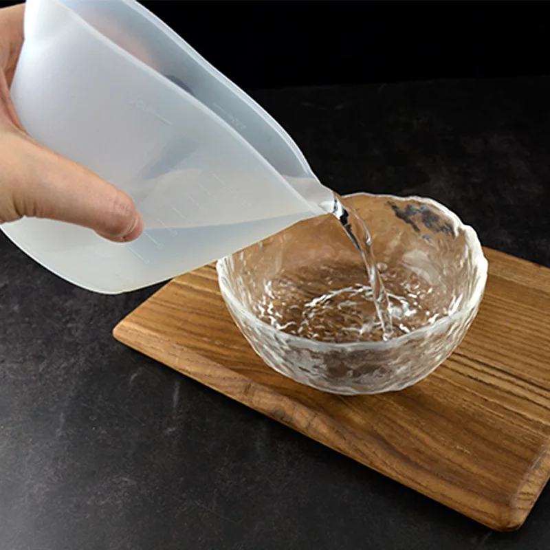 

1Pcs Multipurpose Silicone Measuring Cup Transparent Baking Utensil 250/500ML With Scale Non-slip Kitchen Gadget