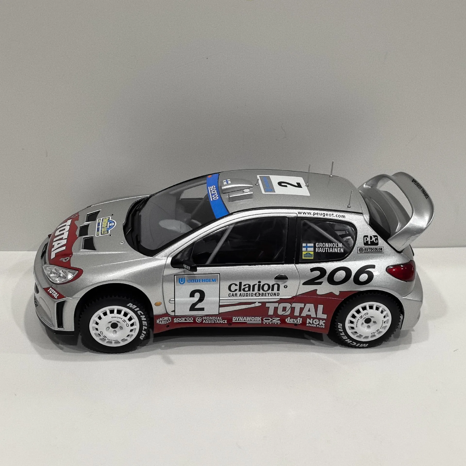 Фото Литой под давлением IXO масштаб 1/18 PEUGEOT 206 WRC # Модель автомобиля из сплава Peugeot Racing 2, Коллекционная игрушка, подарок, сувенир, украшение для дисплея №2