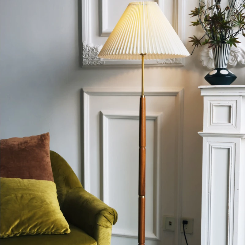 

Напольная ретро-лампа в стиле Ins для девушек, спальни, гостиной, кабинета, прикроватный скандинавский светильник из массива дерева, роскошны...