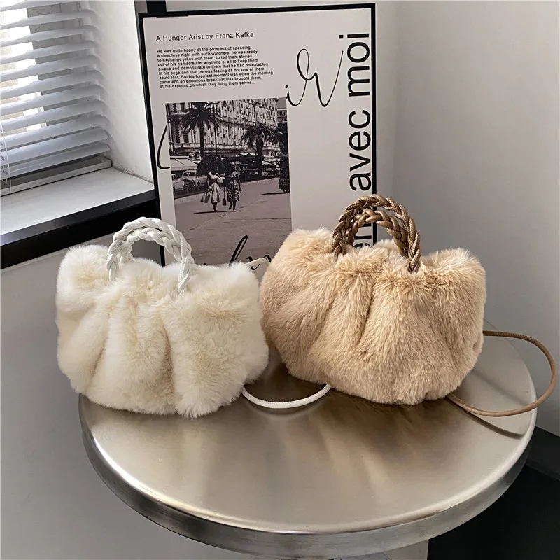 

Women's Plush Bag in Autumn and Winter 2022 New Single Shoulder Messenger Bag Pleated Portable Bucket Bags