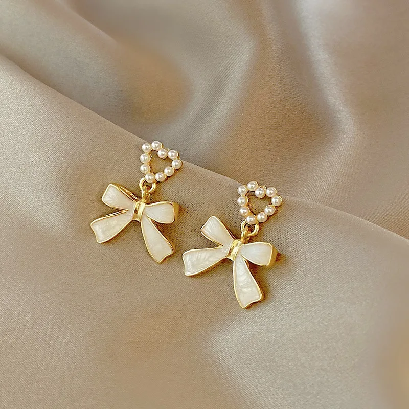 

Butterfly Earrings For Women Retro Light Luxury Heart Shaped Ear Stud Fashion Ladies Earing 2023 Trend Jewelry Accessories