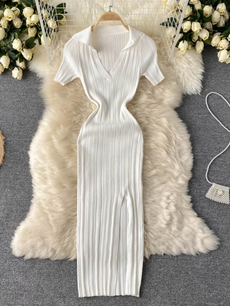 Платье женское летнее трикотажное с отложным воротником и разрезом