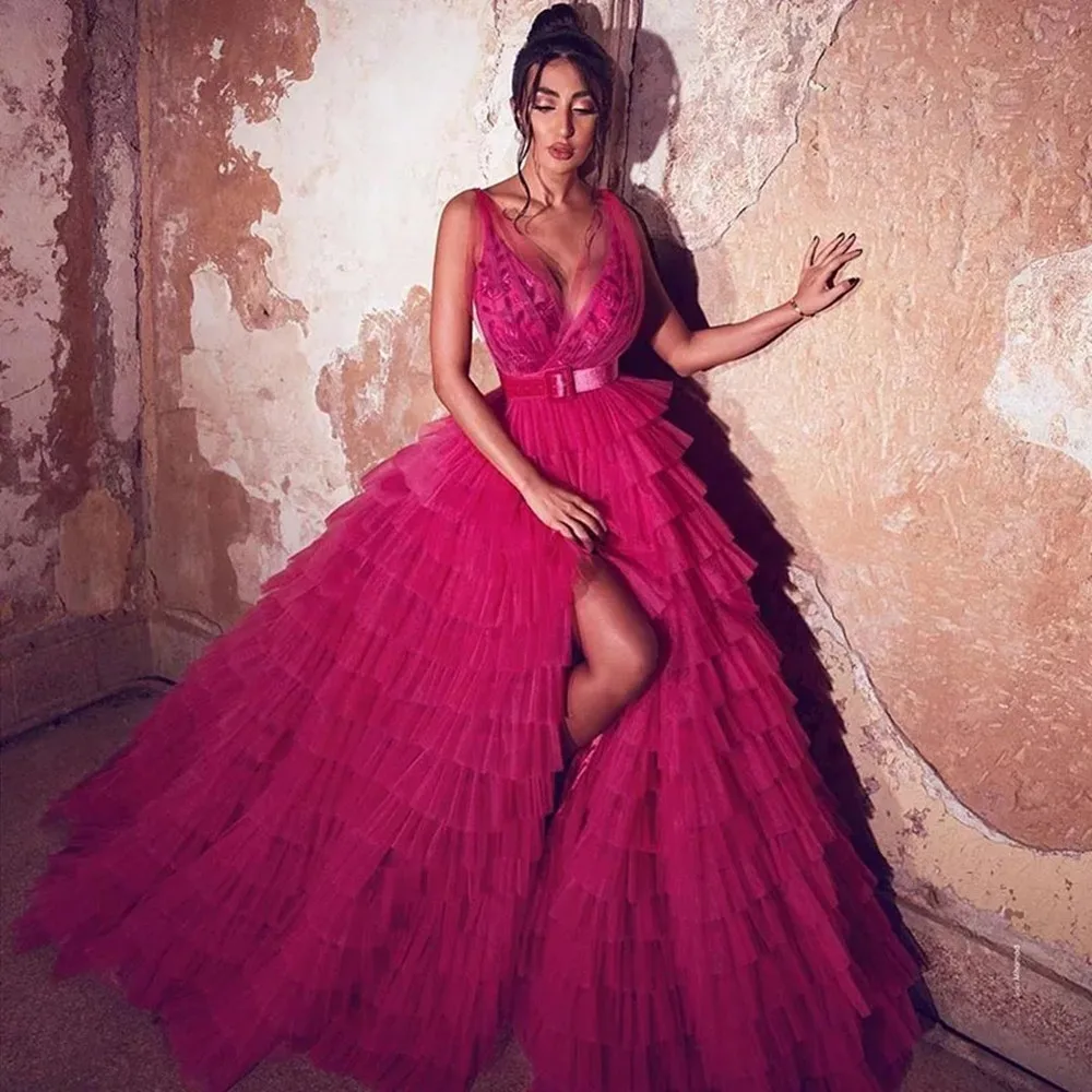 

Puffy Fuchsia Prom Dresses Sexy V Neck Slit Sleeveless Patry Dress Tulle Appliques Tiered Sashes Evening Gowns robe de soiree
