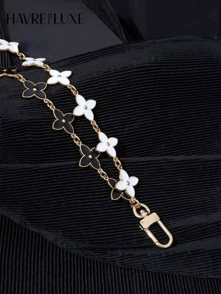 Bag hanging chain double-layer black and white four leaf clover female ornament portable short chain single-purchase accessories