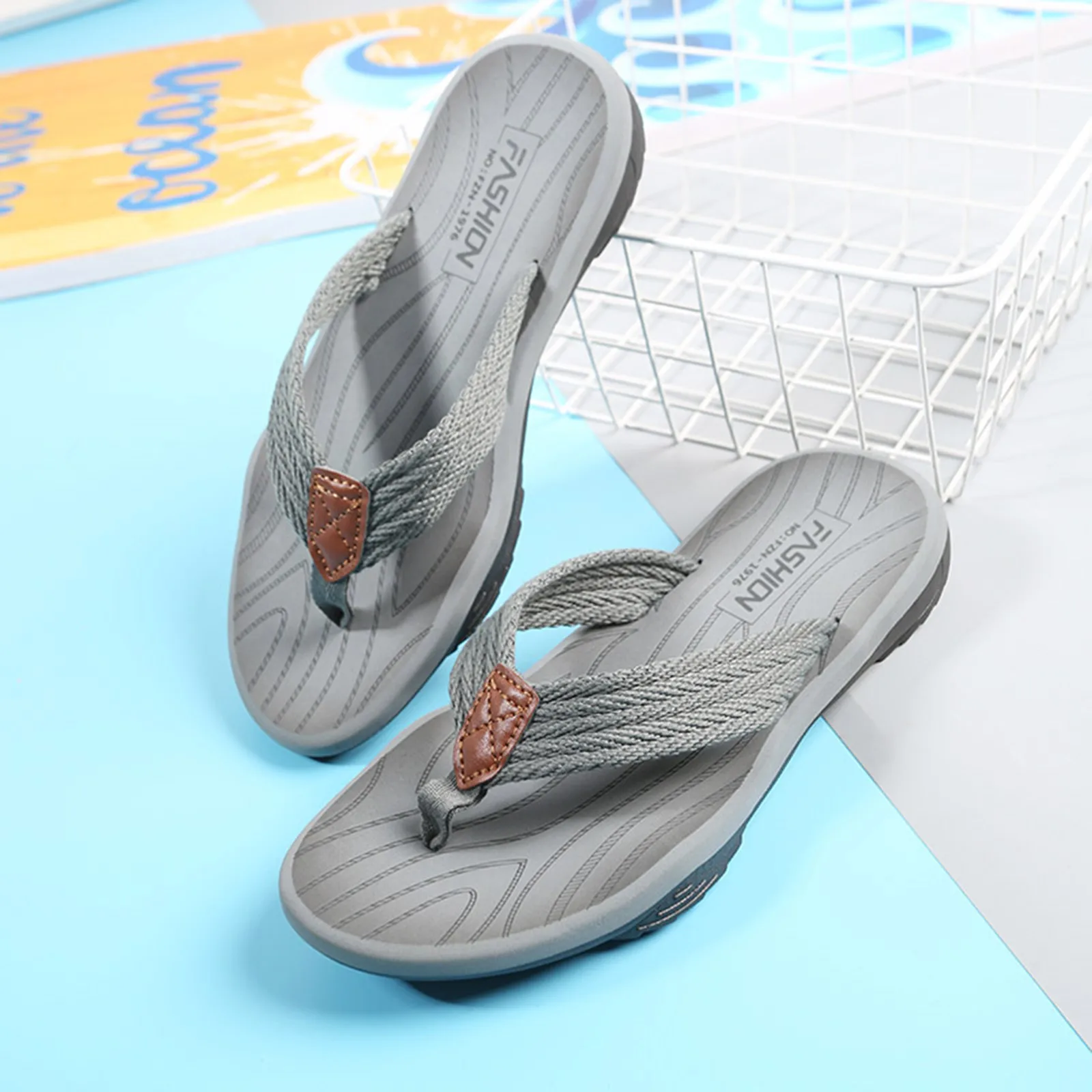 

Slippers Summer 2022 Beach Home Flip Flops Fashion Breathable Flat Shoes Non-slip Indoor Outdoor Sandals Male Man Flip-flops New