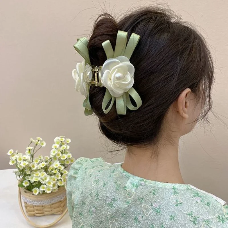 

The New Women's Large Flower Grasp Clip Elegant Green Leaf Shark Clip Hair Claw Fashion Ponytail Braid Hair Accessories Female