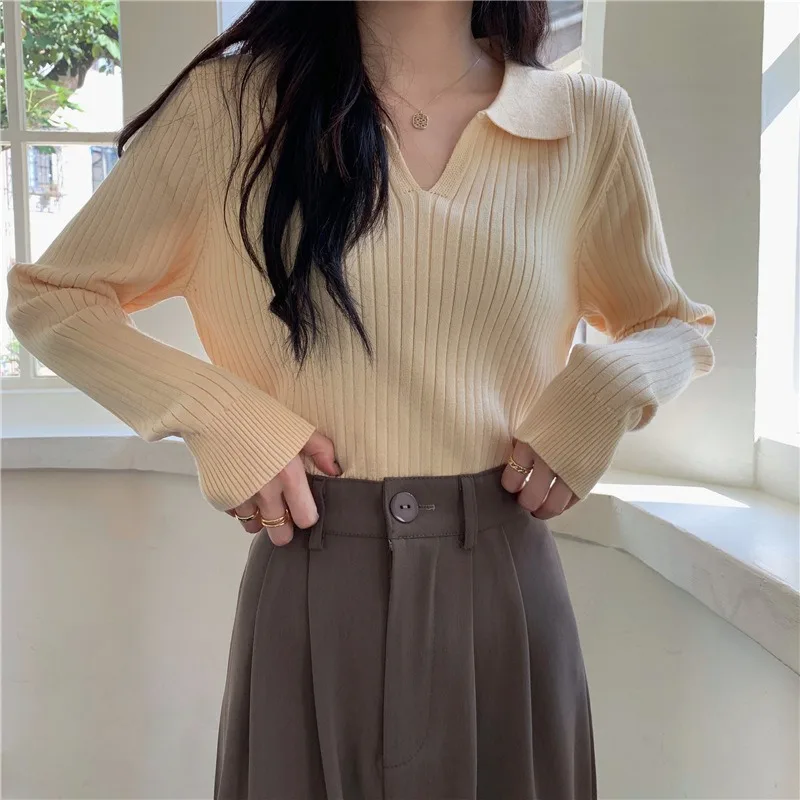 

Женский трикотажный свитер с длинным рукавом и воротником-поло