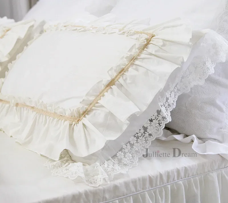 

Наволочка из хлопка Julliette Dream бежевая с рюшами