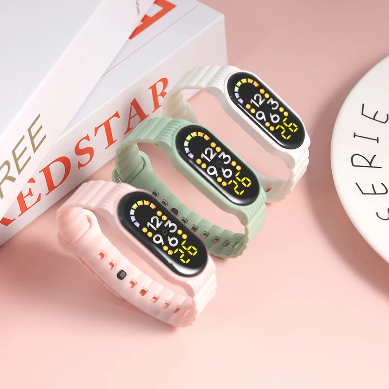 Рисунок 6 - Светодиодный электронные часы для